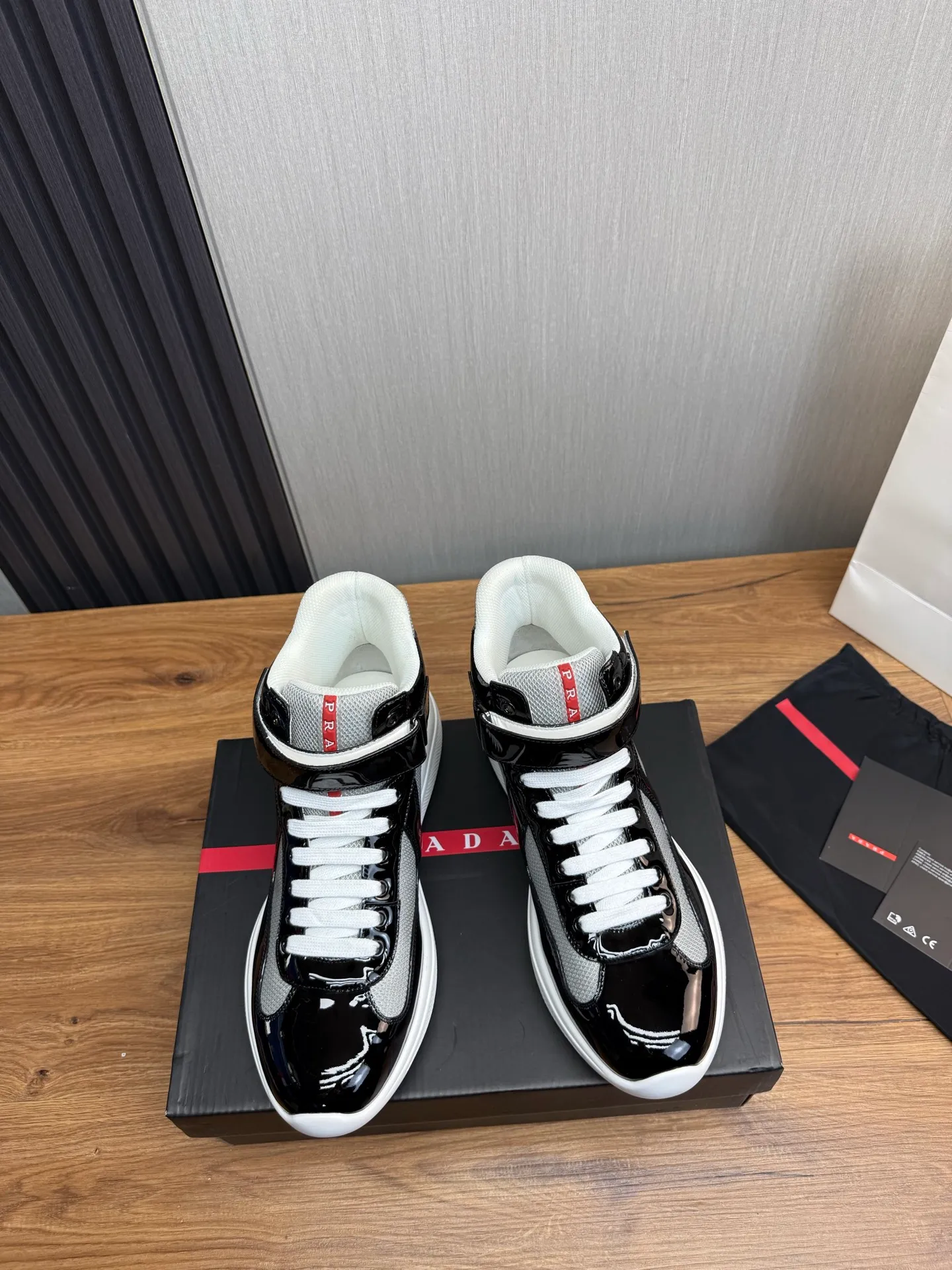 Men's shoes 700💰 [PRADA] Hot selling items🔥Must be recommended every day~~ Official website synchronized, 1:1 high quality shipments✔️ Imported cowhide fabric, cowhide lining, original bottom, high-end airplane box packaging🎁 38-45 (38.45 custom-made, non-refundable)